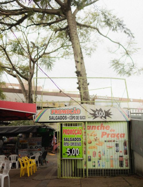 Comércio de passagem no Centro de Canoas.